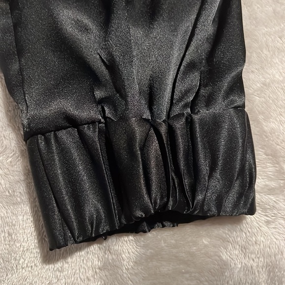 She said joggers - Picture 3 of 15